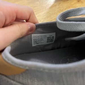 New US 9 Males Toms shoes